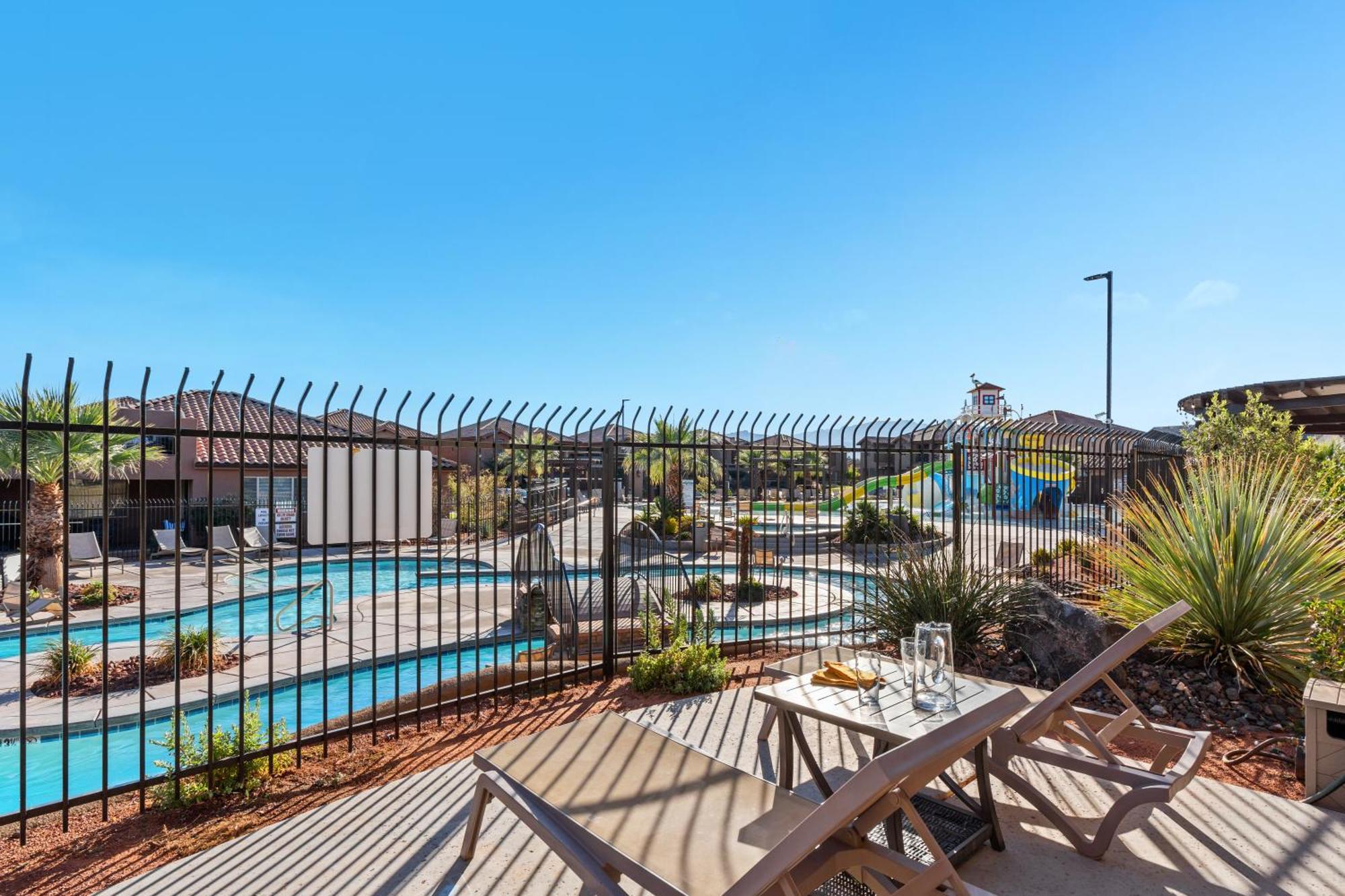 Paradise Village: Poolside Haven with Private Hot Tub and Family Fun Santa Clara Exterior photo