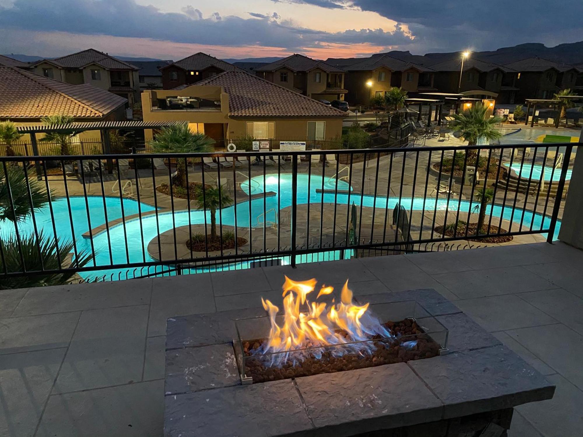 Paradise Village: Poolside Haven with Private Hot Tub and Family Fun Santa Clara Exterior photo