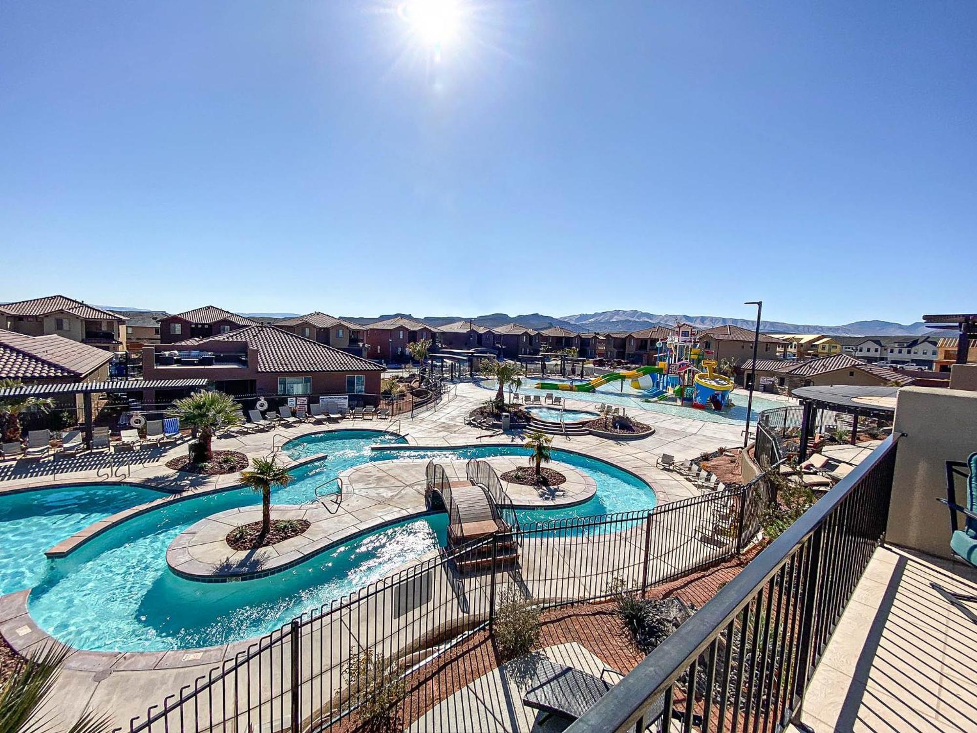 Paradise Village: Poolside Haven with Private Hot Tub and Family Fun Santa Clara Exterior photo