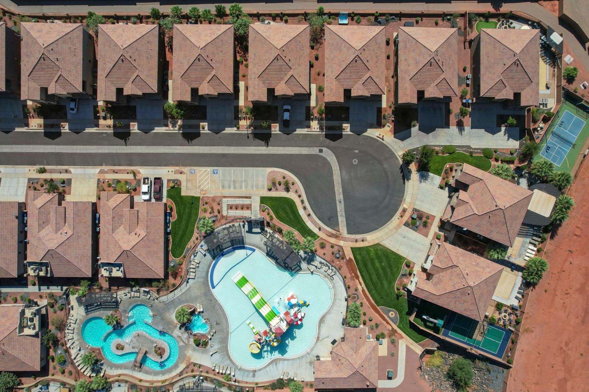 Paradise Village: Poolside Haven with Private Hot Tub and Family Fun Santa Clara Exterior photo